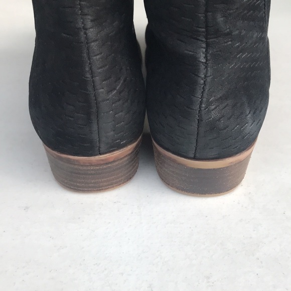 LUCKY BRAND | Black Perforated Leather Ankle Boots Booties Size 8.5 - Picture 4 of 6